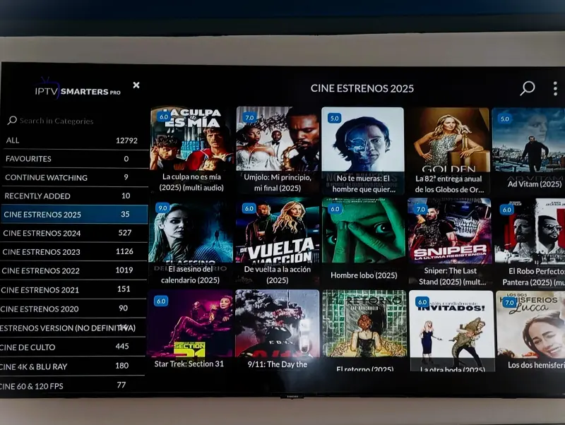 televisor en habitacion de hostal queen huancayo