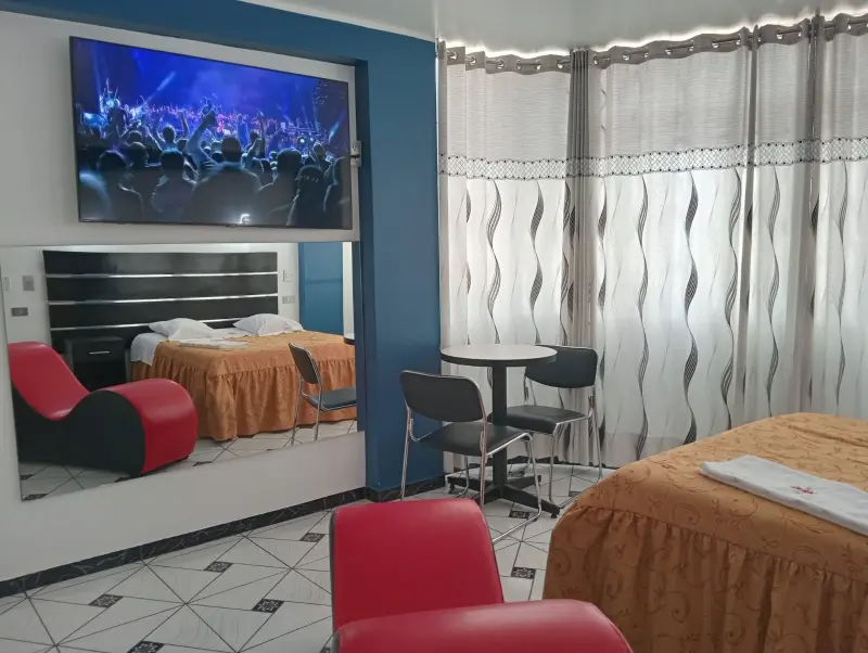 habitacion sin jacuzzi en hostal queen huancayo