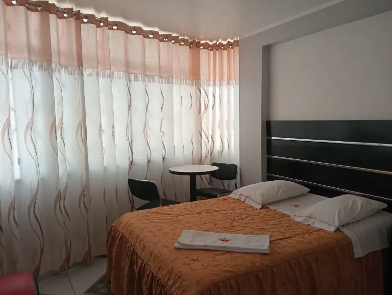 habitacion moderna en hostal queen huancayo